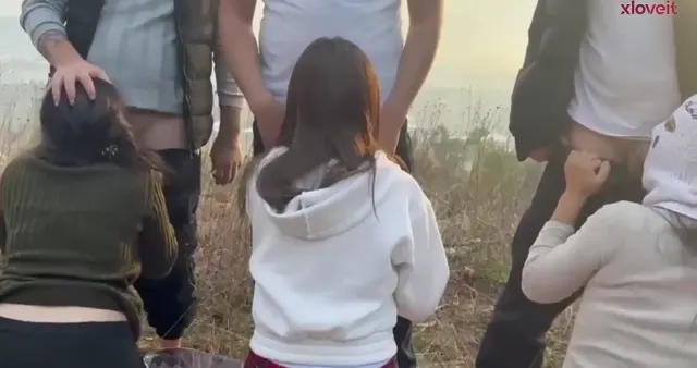 3lü Grup 3 Kız 3 Erkek outdoor sakso videosu — Konulu Porno · sahne 1