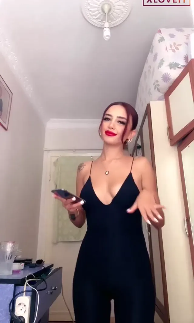 Ada Kumsal ifşa Yayıncı kız dışarıya çıkmadan yayın açtı — Tango Ada Kumsal — Canlı Yayınlar · sahne 2