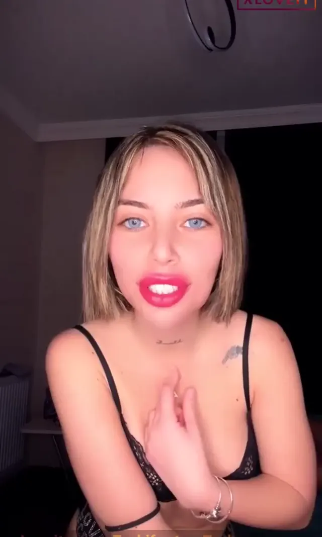 Ada Lara ifşa Uzun soluklu yayında sakso show yaptı — Tango Ada Lara — Canlı Yayınlar · sahne 2