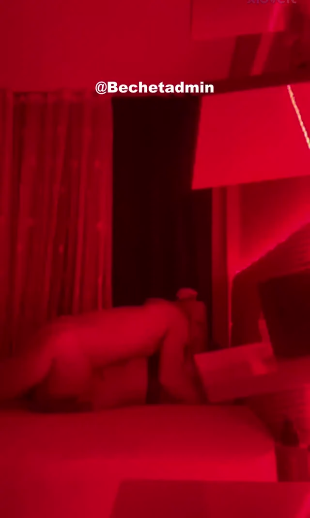 Afra kırmızı ışıklı odada sevişip sikişti — Amatör Porno · sahne 1