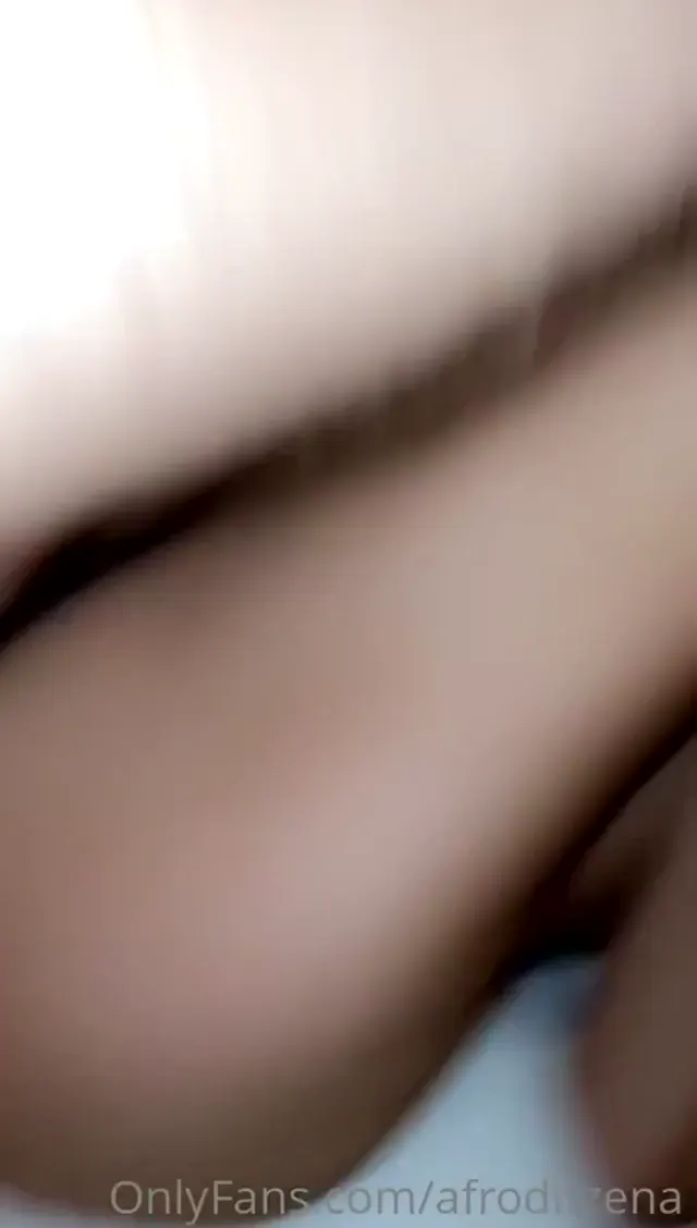 Afrodit Zena Seks göbekli kıllı müşterisine verdi — Afrodit Zena — Mobil Porno · sahne 1