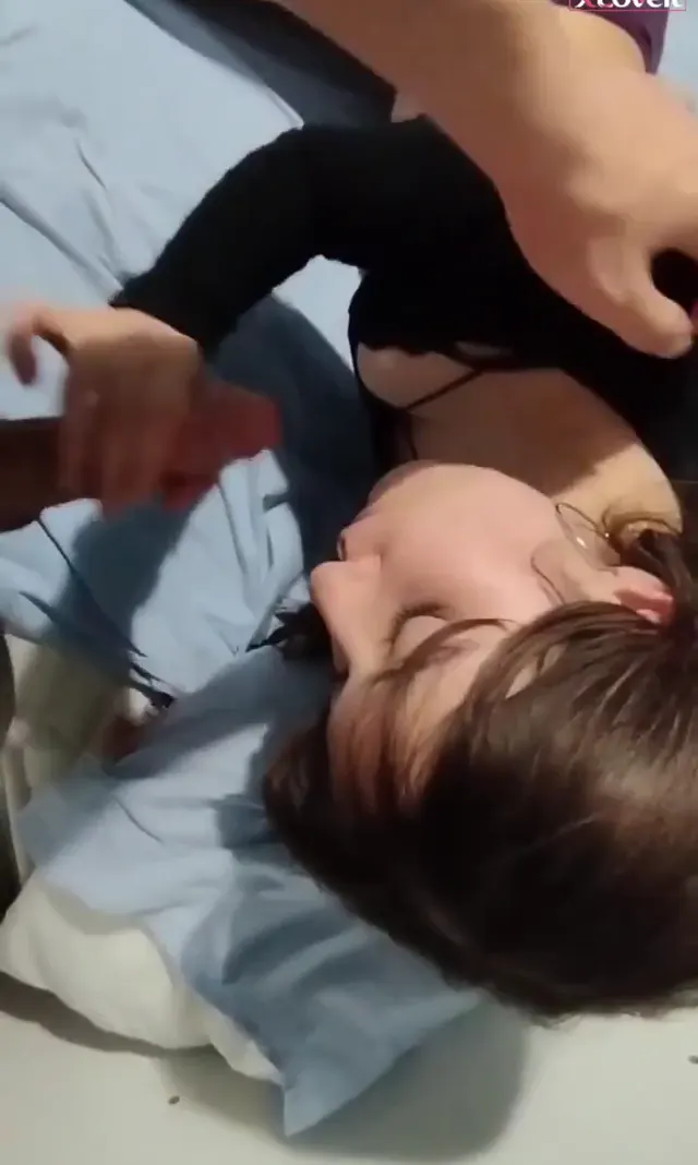 Arzuyla sikişi bekleyen kızın ağzına verdi — Amatör Porno · sahne 2