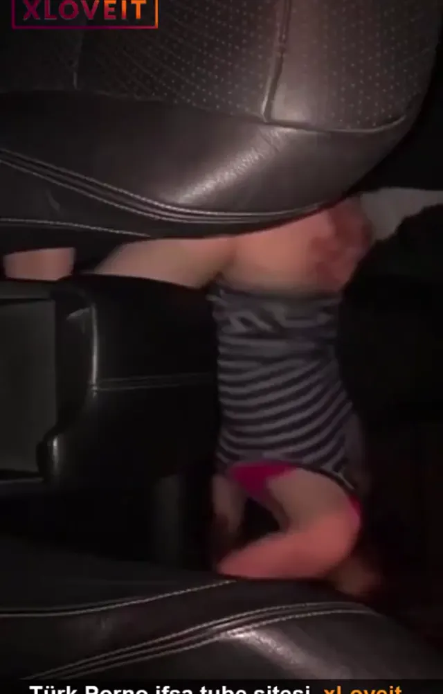 Ateşli sevişme Türkler arabada — Amatör Porno · sahne 3