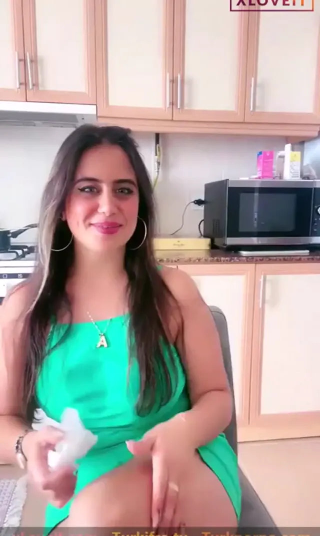 Ayşe Elbi ifşa Gündüz mutfakta canlı yayınını seyret — Ayşe Elbi — Canlı Yayınlar · sahne 2