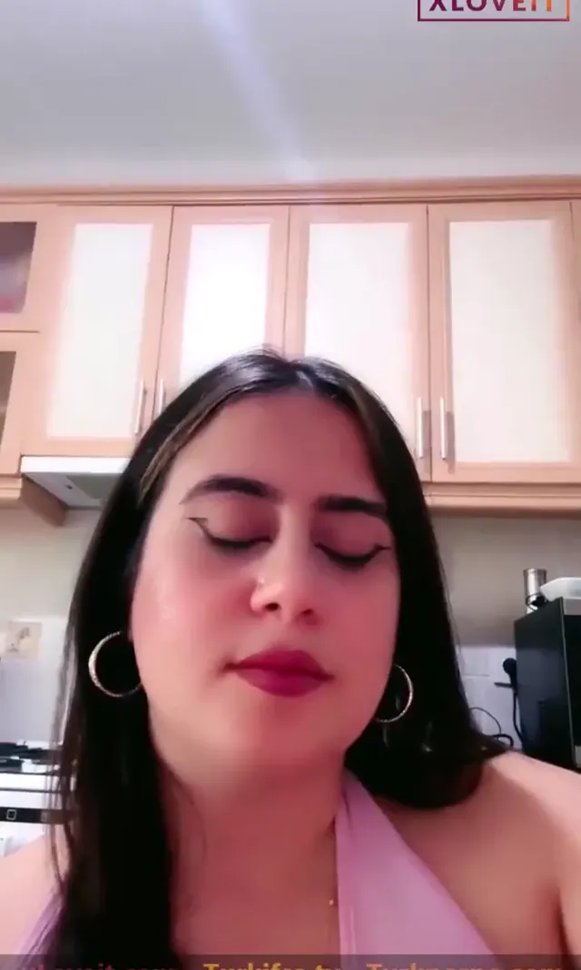 Ayşe Elbi ifşa Siyah mini etekli canlı yayınını izle — Ayşe Elbi — Canlı Yayınlar · sahne 2