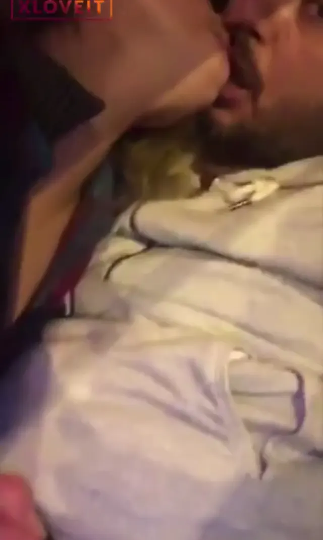 Baldızını arabada götürüyor — Amatör Porno · sahne 2