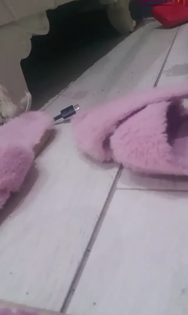 Banyoda Seks Aylinn yayın yaparken erkeği geçirdi — Banyoda — Amatör Porno · sahne 1