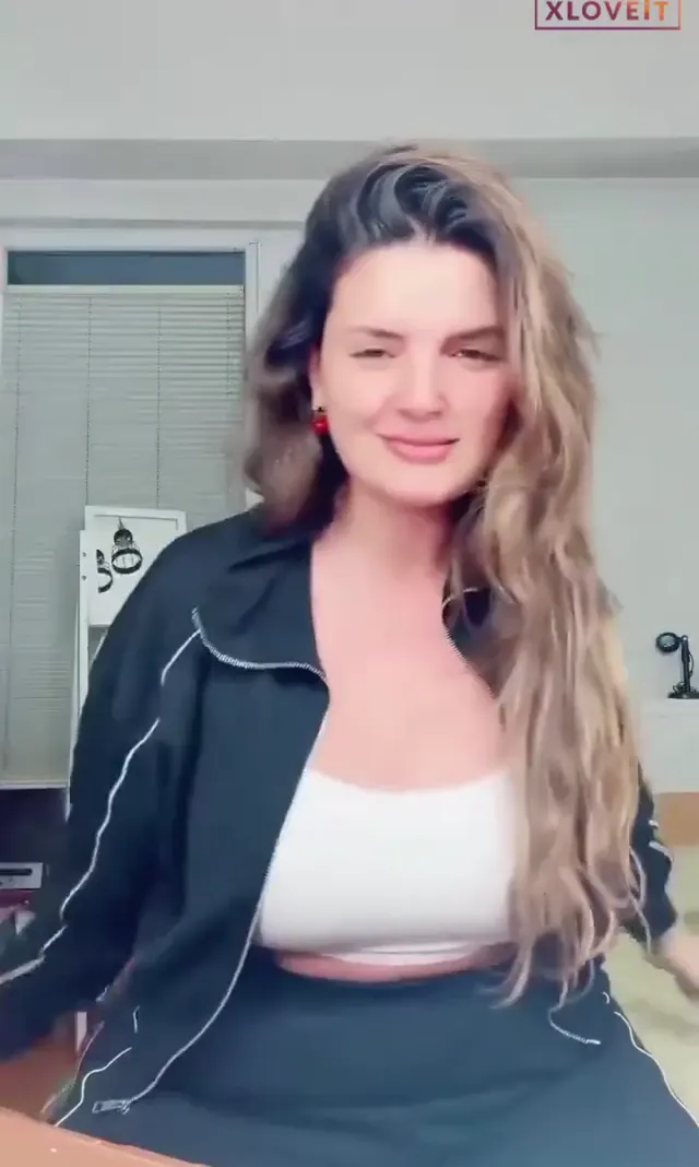 Begüm Polat ifşa Tiktok canlı yayını — Canlı Yayınlar · sahne 3