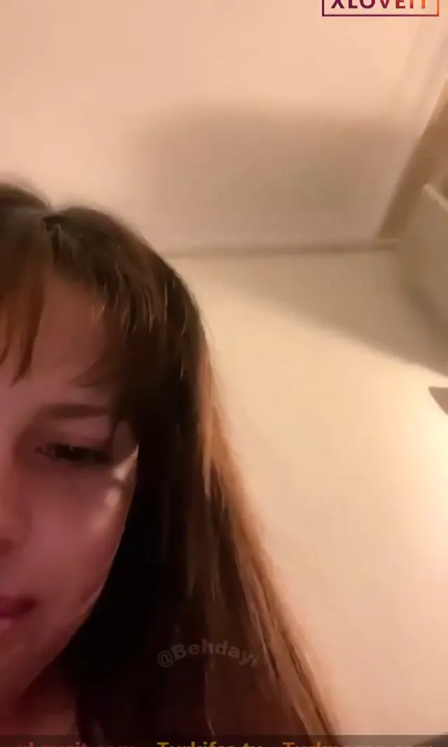 Beren Yılmazer ifşa Dildosunu yalayıp amcığına sapladı — Beren YIlmazer — Canlı Yayınlar · sahne 3