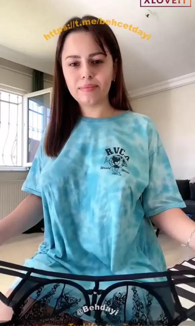 Beren Yılmazer ifşa Seksi hatun kankasıyla canlı yayında — Beren YIlmazer — Canlı Yayınlar · sahne 1