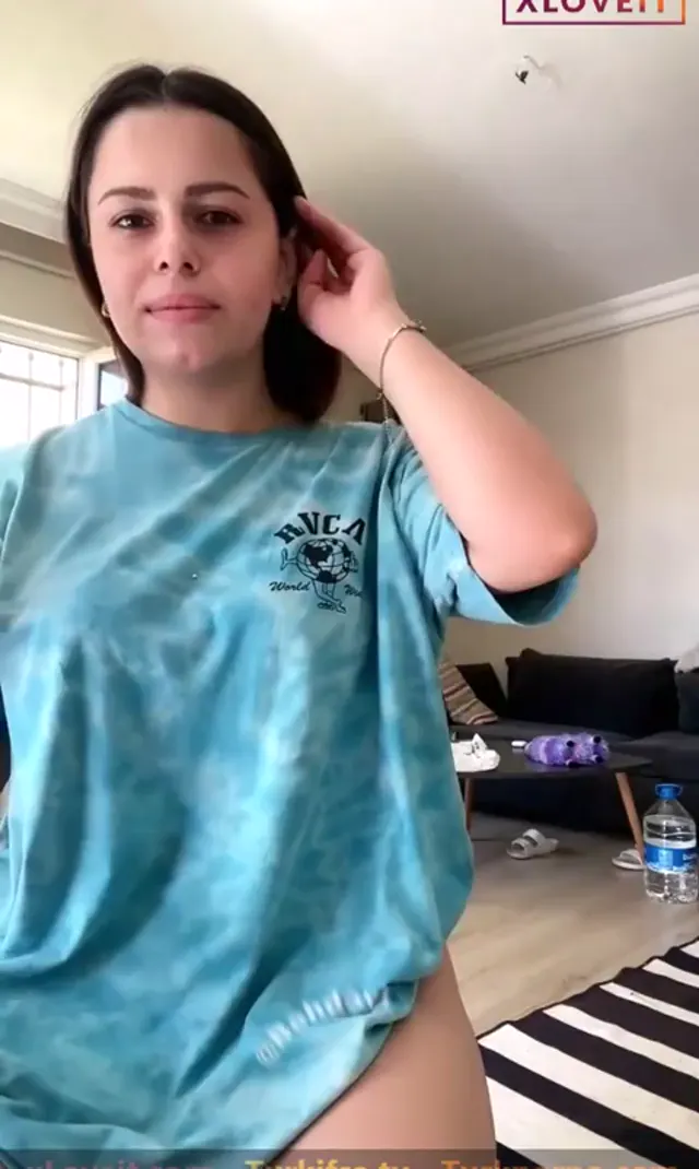 Beren Yılmazer ifşa Seksi hatun kankasıyla canlı yayında — Beren YIlmazer — Canlı Yayınlar · sahne 3