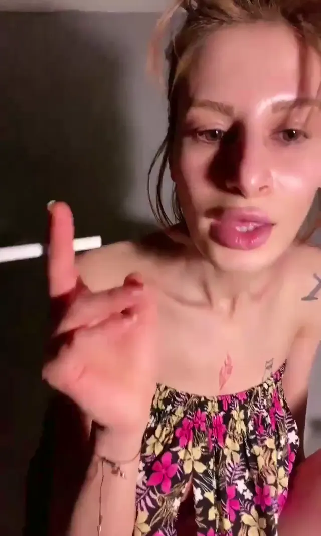 Beste Burul ifşa Meme küçültme oprasyonu sonrası yayınını seyret — Beste Burul — Canlı Yayınlar · sahne 3