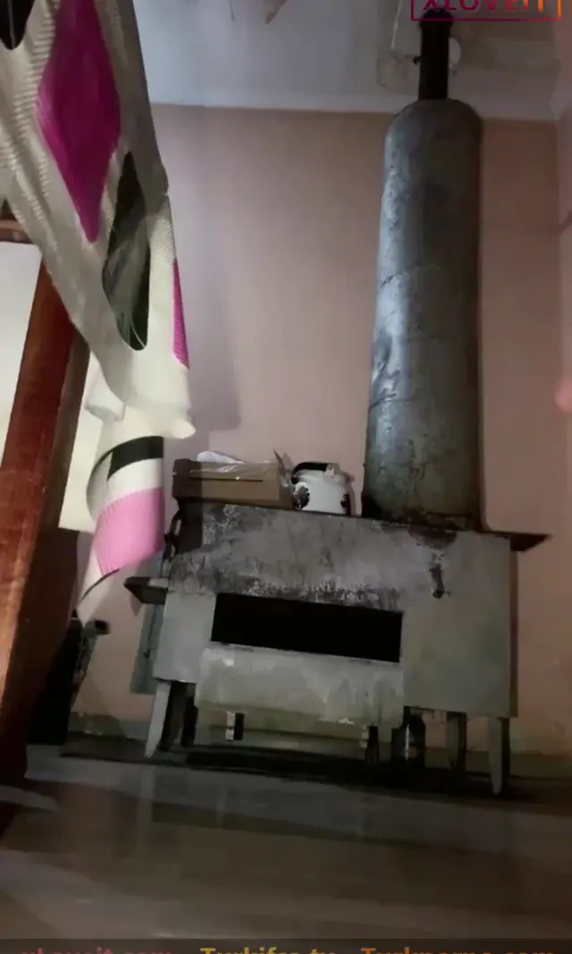 Biricik ifşa Arkadaşının yanında amcık okşadı — Tango Biricik — Canlı Yayınlar · sahne 3