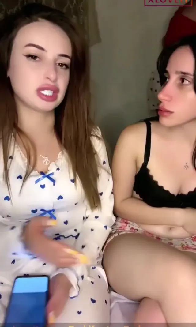 Biricik ifşa ünlü yayıncı sevgilisiyle yayında — Tango Biricik — Canlı Yayınlar · sahne 3
