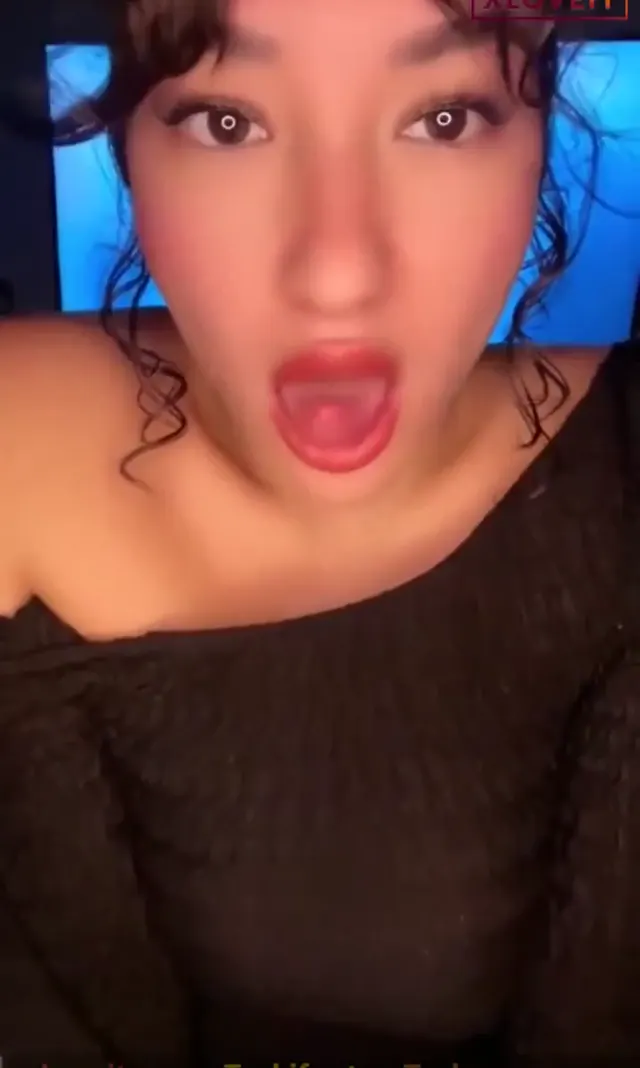 Burcu Yıldız ifşa Efsane kalçasıyla show yaptı — Burcu Yıldız — Canlı Yayınlar · sahne 3