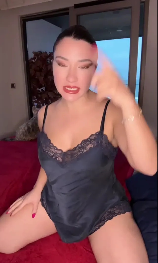 Burcuyıldız — Burcu Yıldız — Türk ifşa · sahne 1