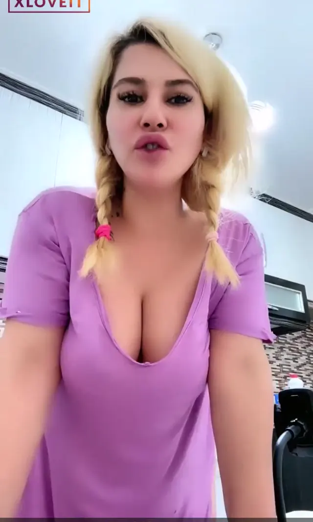 Buse Este ifşa nude Külot sergilediği yayın videosu — Buse Este — Canlı Yayınlar · sahne 1