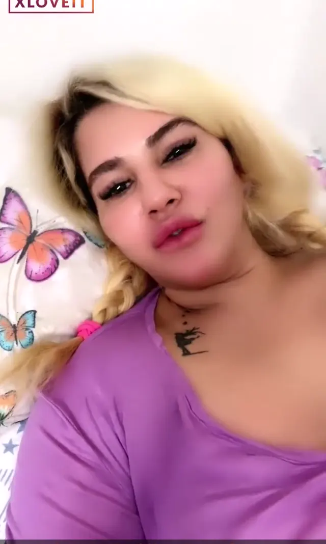 Buse Este ifşa nude Külot sergilediği yayın videosu — Buse Este — Canlı Yayınlar · sahne 3