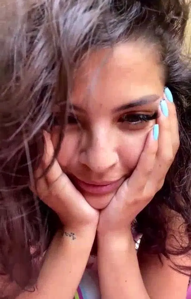 Buse ifşa Üzerini giyerken cillop gibi amcığını gösterdi — Buse — Bedava Porno · sahne 2