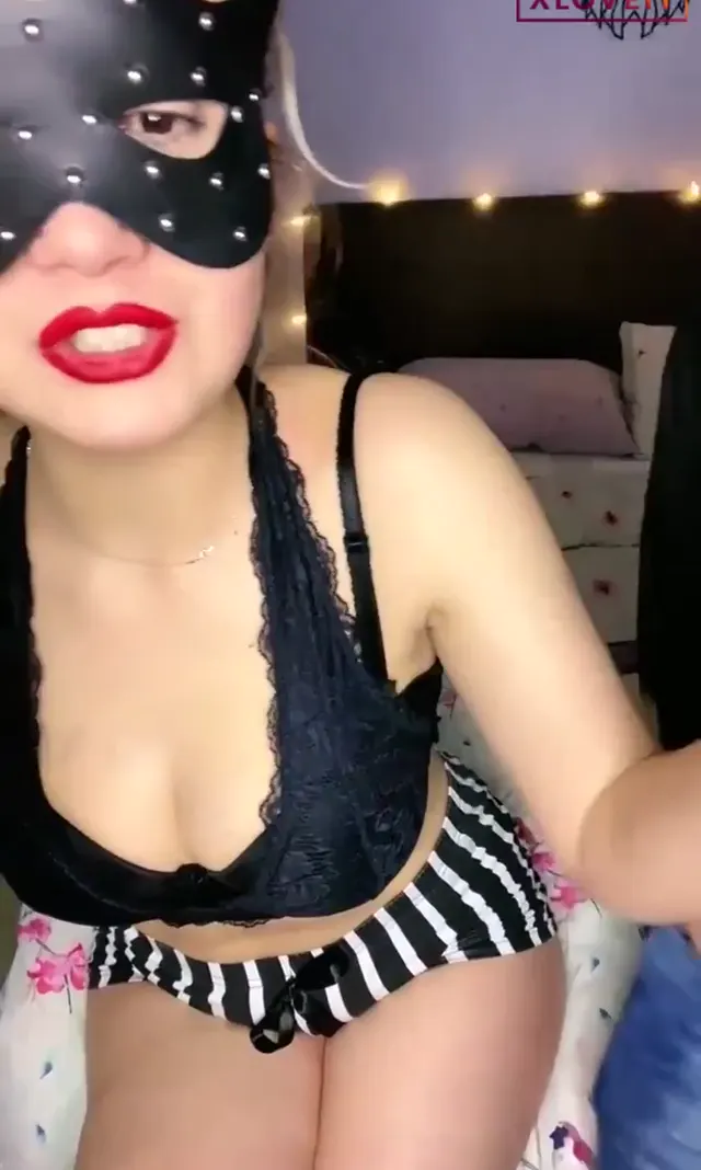 Canlı Sikiş Öykü yatağa domalıp çaktırdı — Öykü — Mobil Porno · sahne 2