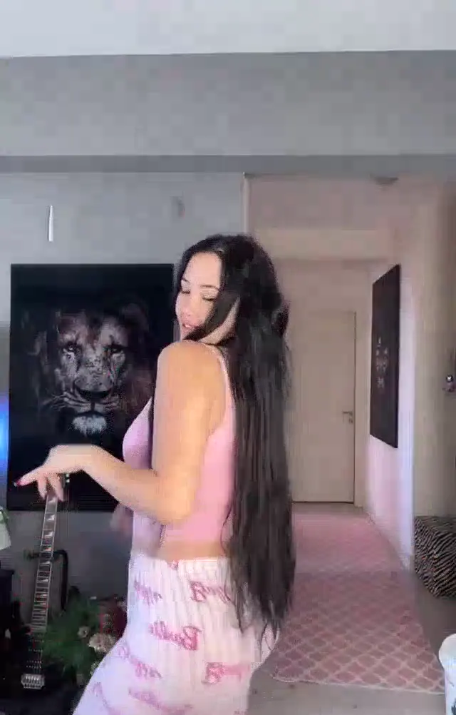 Cansu Bade Taş ifşa Pijamalı kocaman götüyle çalkaladı — Cansu Bade Taş — Bedava Porno · sahne 2