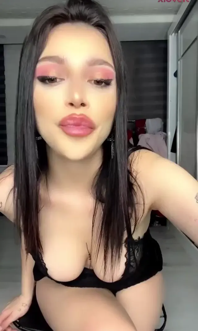 Cerhawka ifşa Seksi geceliğiyle canlı yayında — Cerhawk — Canlı Yayınlar · sahne 3