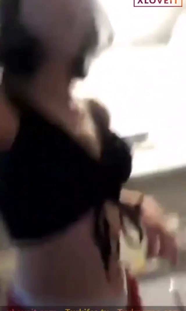 Ceyda Sevim ifşa Kalça ellemeli kız kıza yayın videosu — Ceyda Sevim — Canlı Yayınlar · sahne 2