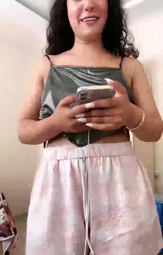 Curly — Curly ifşa Pijamalı canlı yayın videosu · sahne 2