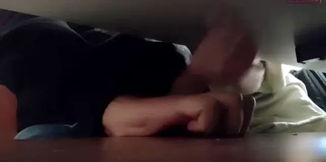 Ders çalışırken masanın altından arkadaşına 31 çekip boşalttı — Bedava Porno · sahne 2
