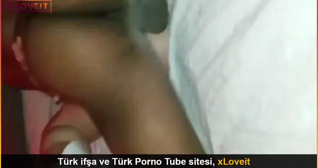 Doğum günü hediyesi karısını siktiriyor — Amatör Porno · sahne 1