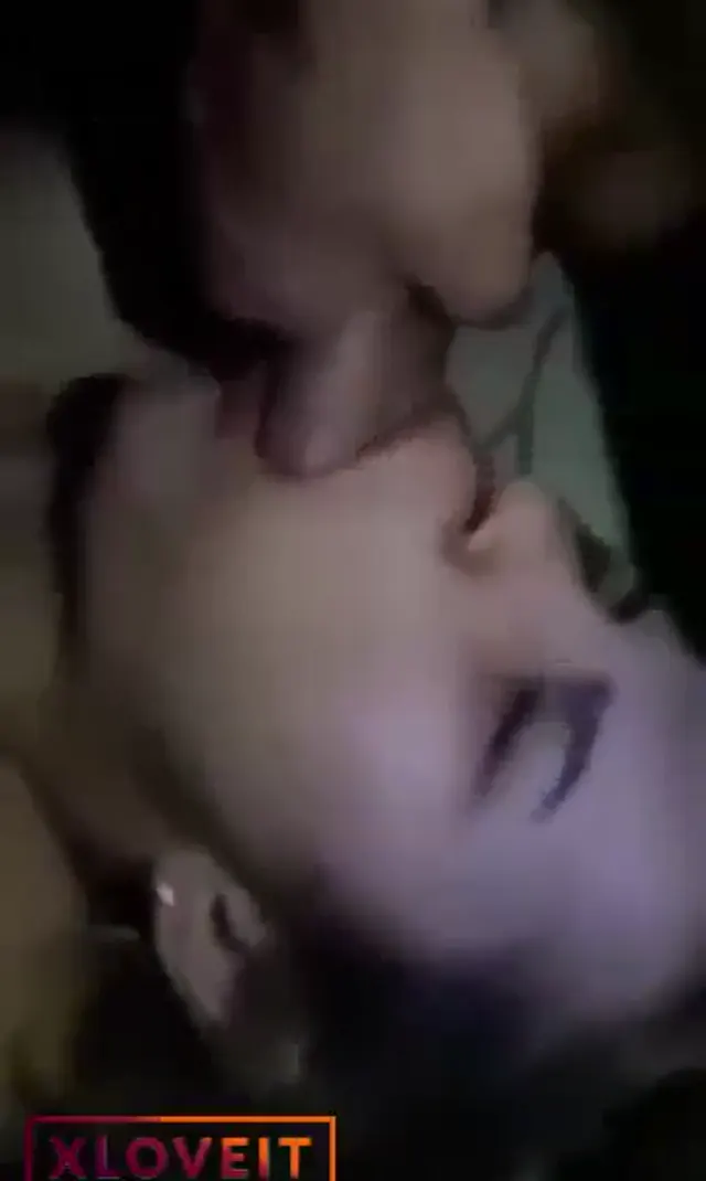 Dövmeli kıza grup yapıyorlar kafa güzel — Amatör Porno · sahne 2