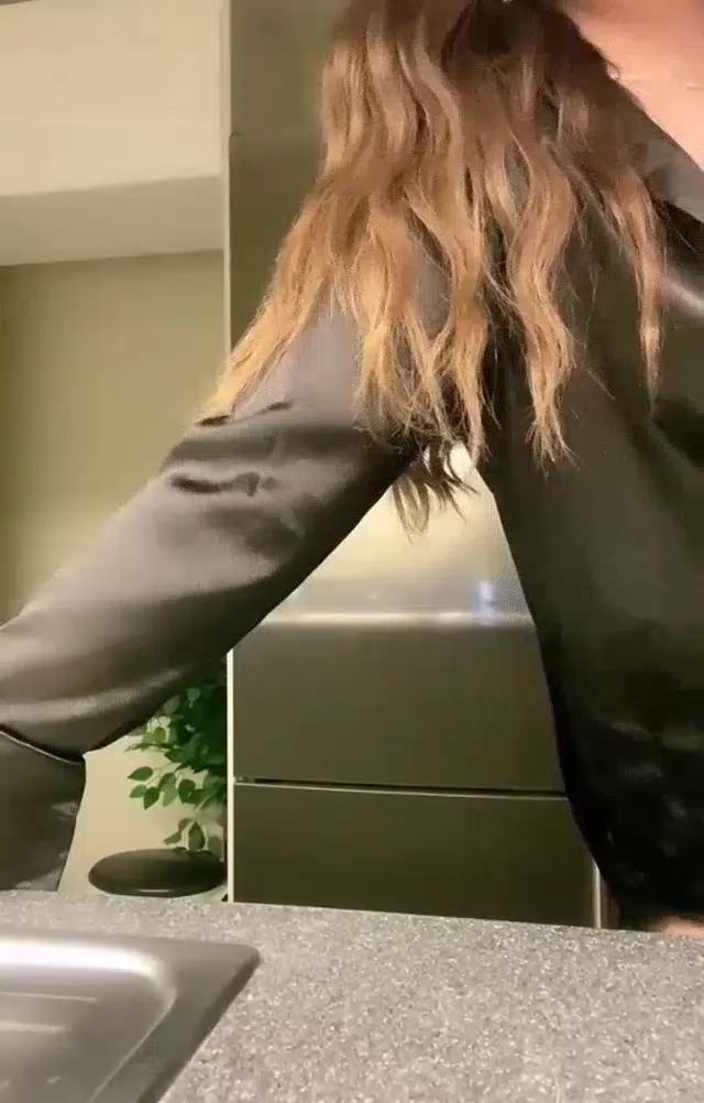 Duru ifşa Seksi olgun Siyah geceliklerle yayında — Tango Duru — Bedava Porno · sahne 2