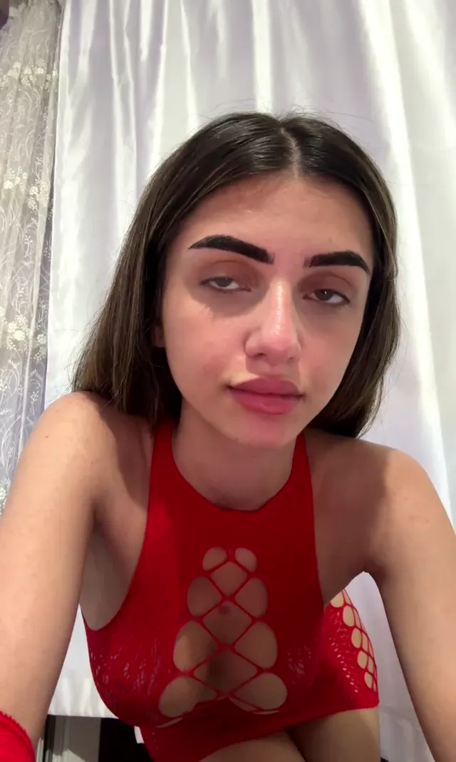 Elanur Ayan ifşa Kırmızı elbiseli full yayın seyret — Elanur Ayan — Canlı Yayınlar · sahne 3
