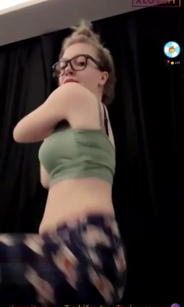 Esra Rabia Ünal ifşa Bol twerkli uzun yayınını seyret — Esra Rabia Ünal — Canlı Yayınlar · sahne 2