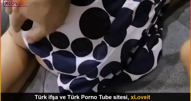 Evli adamı evine davet etmiş dul kadın — Amatör Porno · sahne 1