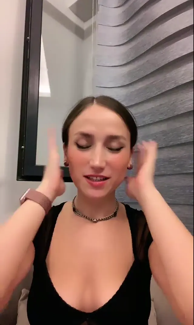 Eylül Deniz — Eylül Deniz Normaller · sahne 1