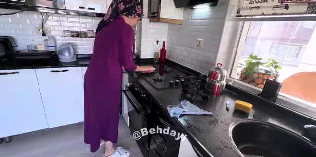 Fatmayla hertelden ifşa Mutfağın yerlerini sildi — Fatma ile Her Telden — Bedava Porno · sahne 1