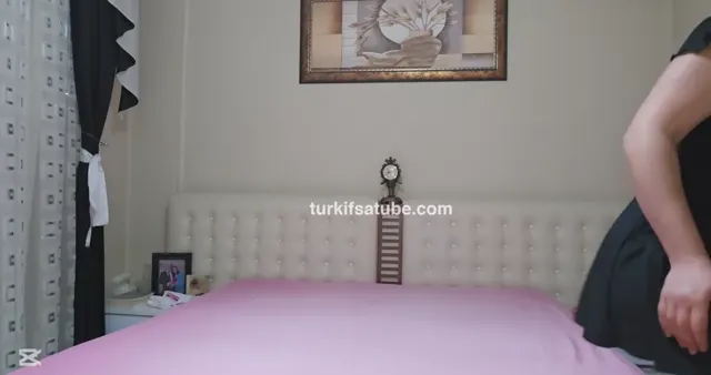Gokce Ersoy Yatak Odasinda Gunluk Temizlik — Gökçe Ersoy — Türk ifşa · sahne 2