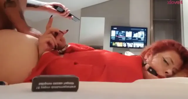 Hard — Hard Porno HottieKittyyy ağzı bağlı sikildi · sahne 2