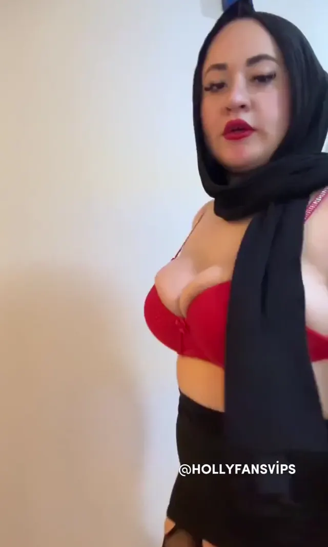 Hazal Kılınç ifşa Dildoyu amına sokarken götteki plug düştü — Hazal Kılınç — Türk ifşa · sahne 2