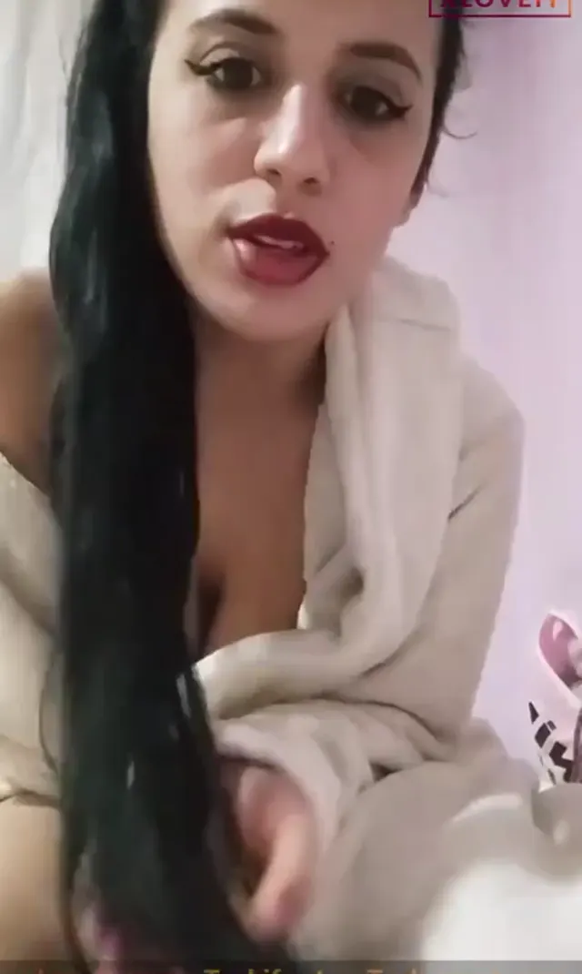 Hazal Yılmaz ifşa Eski yayıncı bornozu çıkarıp dildoya oturdu — Hazal Yılmaz — Canlı Yayınlar · sahne 1