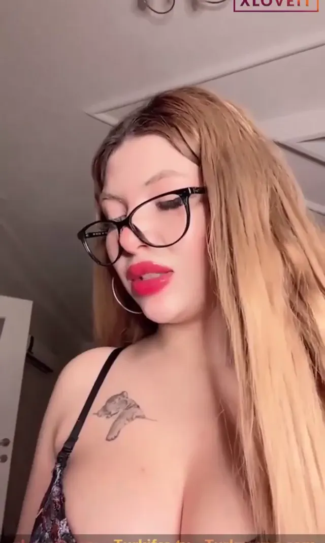 Hellodespina ifşa Ünlü hatundan nude show seyret — HelloDespina — Canlı Yayınlar · sahne 1