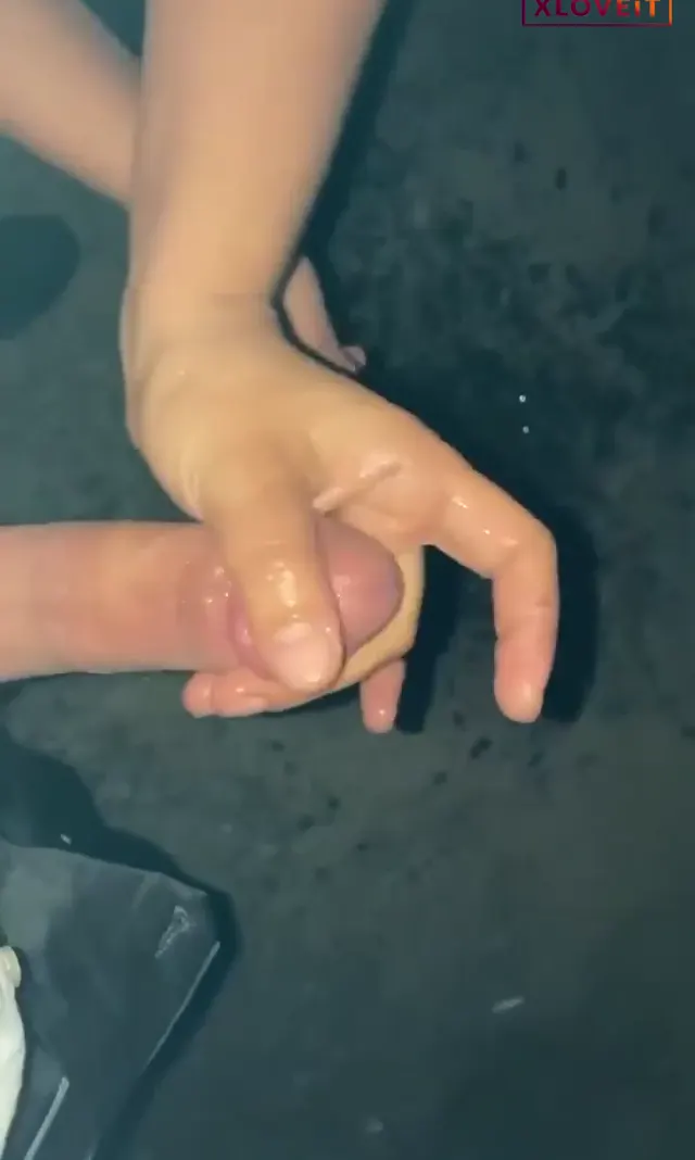 işemeli Porno Ellerini sidikle yıkayıp sakso çekti — Konulu Porno · sahne 3