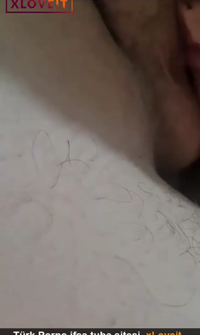Kadın ağzını dilini güzel işlerde kullanıyor — Amatör Porno · sahne 2