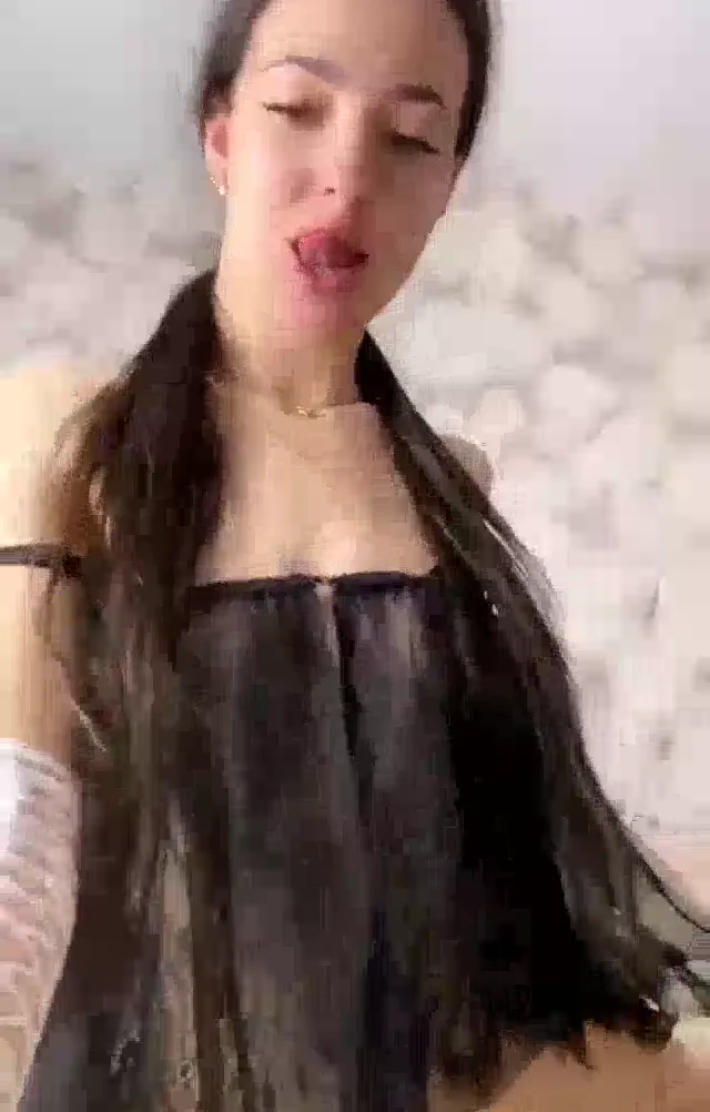 Kleopatra ifşa Seksi hatunun ayna karşısındaki dansı — Bedava Porno · sahne 3