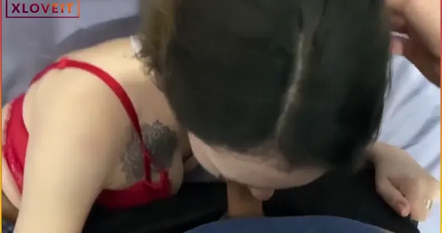 Kocasını sakso ile aldatıyor — Amatör Porno · sahne 2
