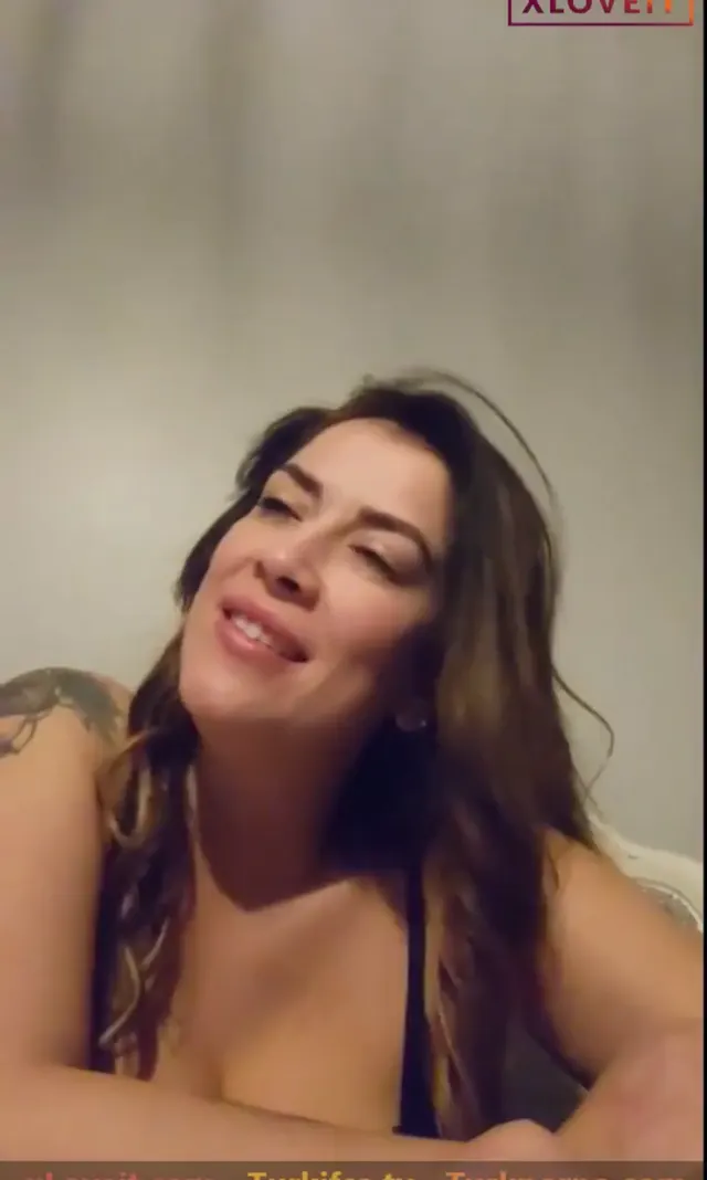 Lilly W ifşa Kafayı bulan Türk olgundan yayın seyret — Tango Lily W — Canlı Yayınlar · sahne 3