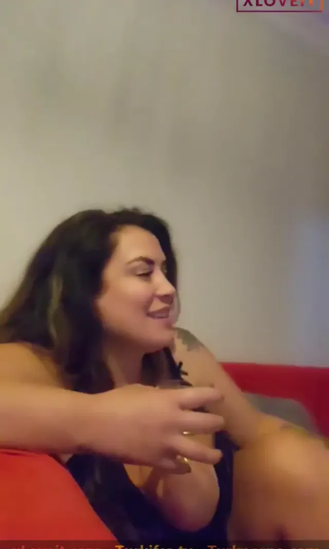 Lily W ifşa Türk sexy olgun hatunun canlı yayınını seyret — Tango Lily W — Canlı Yayınlar · sahne 3