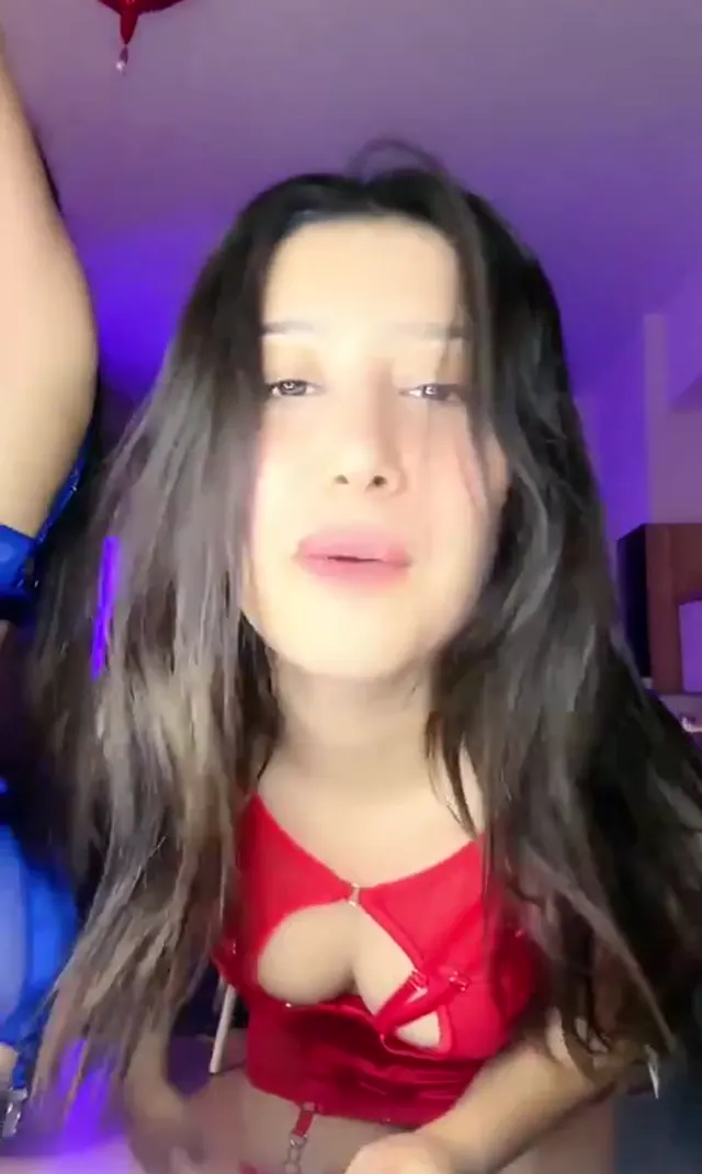 Lilya — Lilya ifşa Kankası Beril ile canlı yayın yaptı · sahne 2