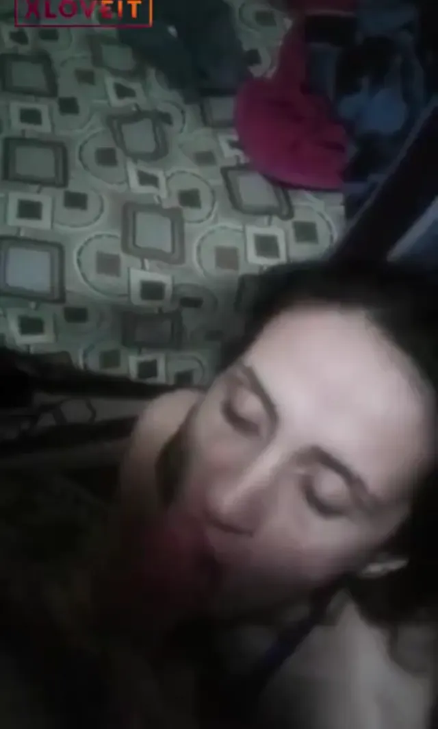 Mahallenin müptezeline sakso çektirip sikiyor — Amatör Porno · sahne 1